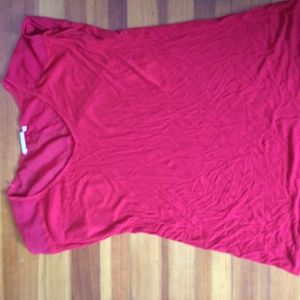 Read teeshirt with see through shoulders